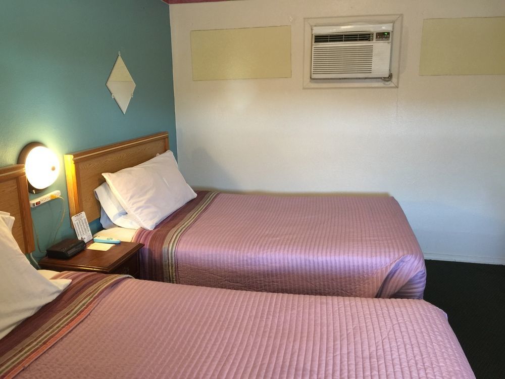 Cooper Motel Tuscola Bagian luar foto