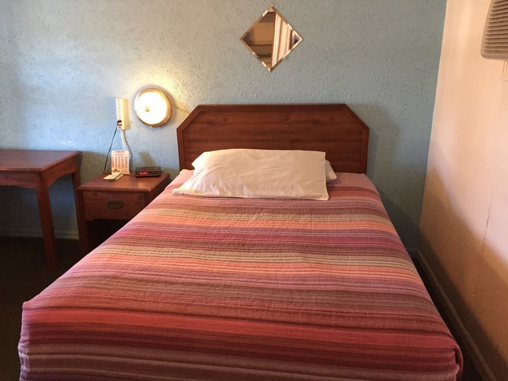 Cooper Motel Tuscola Bagian luar foto